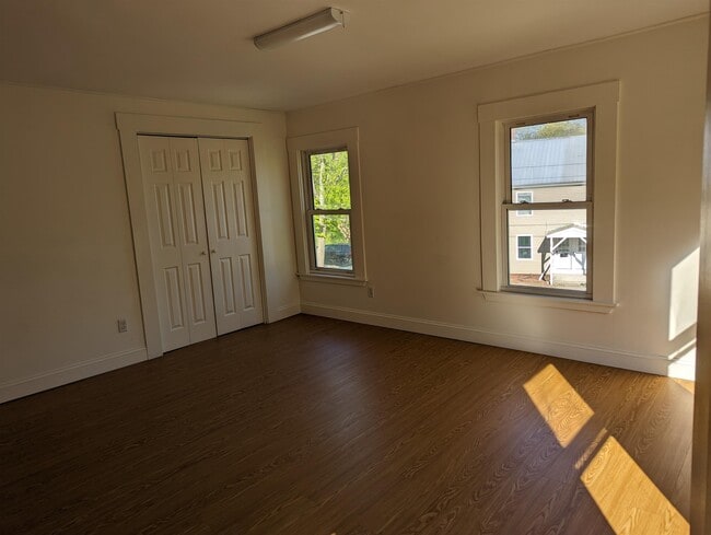 Building Photo - 15 Oak St