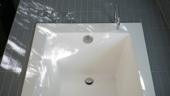 Building Photo - 4080 Glencoe Ave