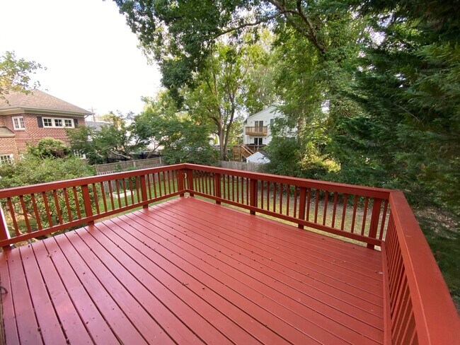 Building Photo - 3 Bed Brick Colonial Just Blocks from Red ...