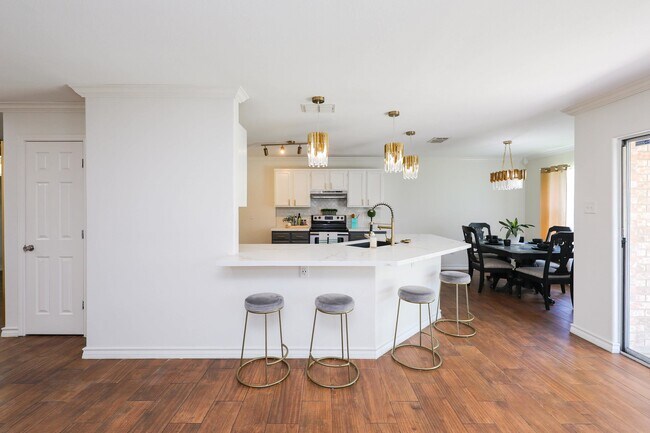 Building Photo - 12102 Ent Loop