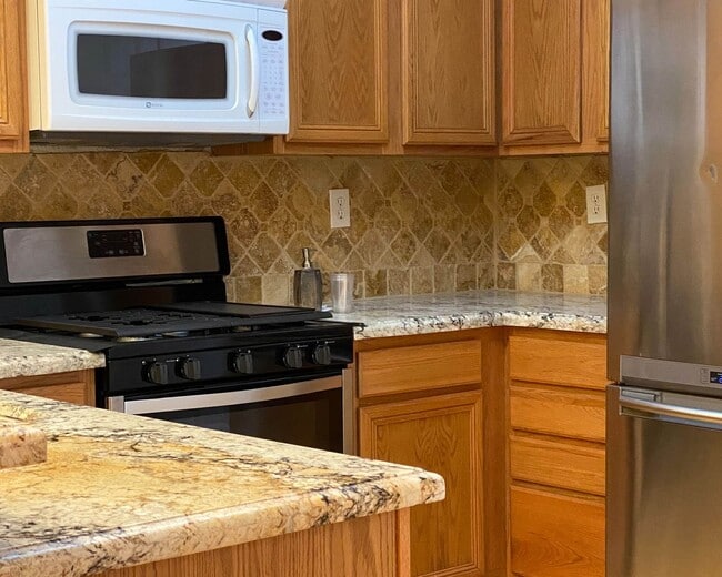 Building Photo - Amazing Downtown Campbell Location * Hardwood Floors * Spacious and Bright