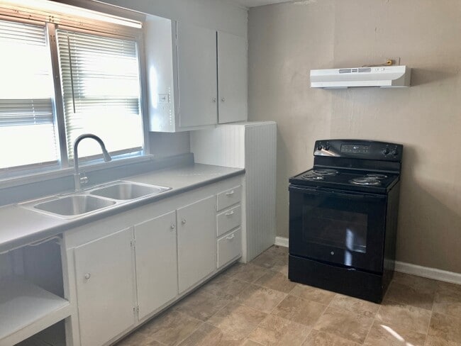 Building Photo - 808 S Lexington St