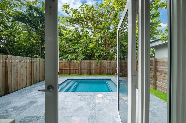 Building Photo - 3140 Carter St