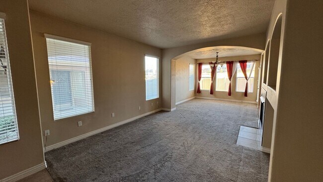 Building Photo - 3 bedroom 2.5 bath In Lehi!