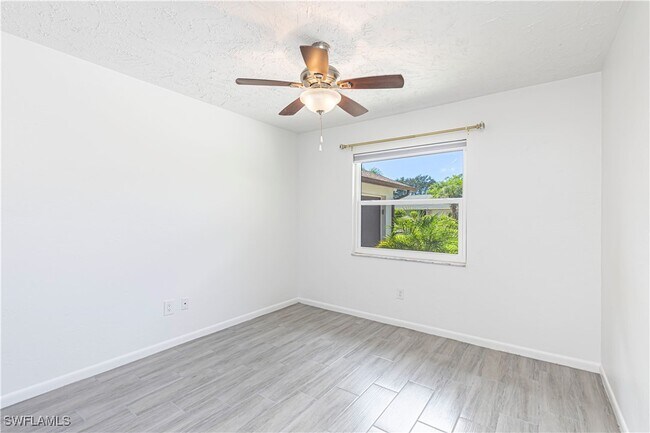 Building Photo - 297 Bay Meadows Dr