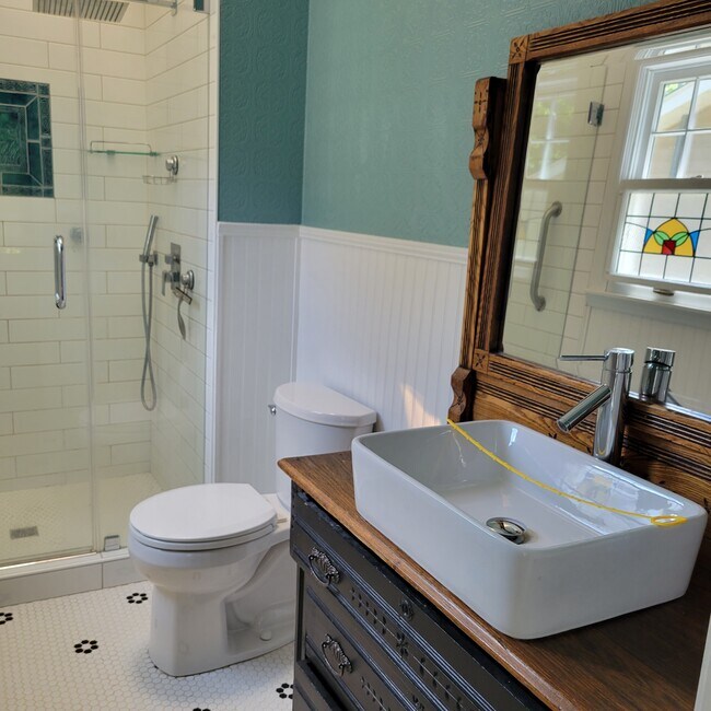 Building Photo - 110 Hilton Ln