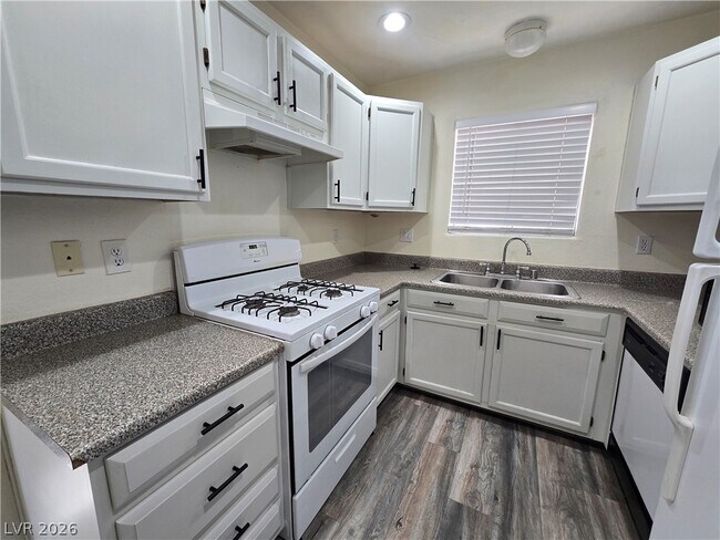 Building Photo - 6027 Chisolm Trail