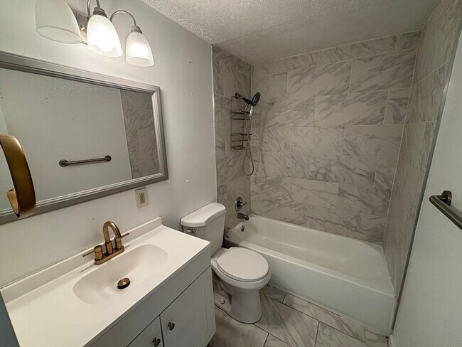 Building Photo - 4 bedroom townhouse Dundalk