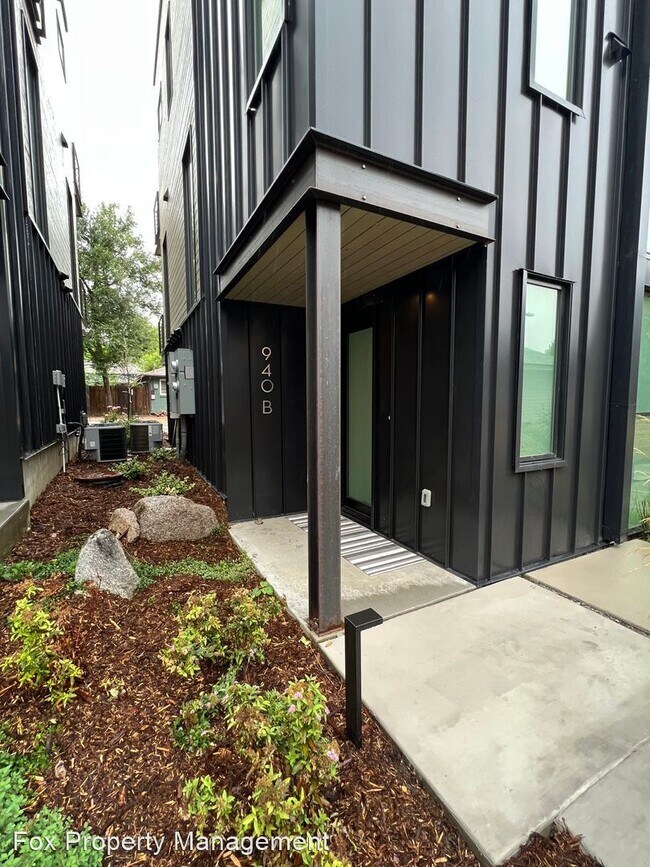 Building Photo - 3 br, 2.5 bath House - 940 North Street Un...