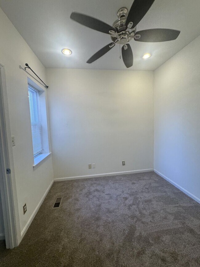 Building Photo - 3BR/1.5BA Historic Townhouse in the Heart of Shaw with Parking