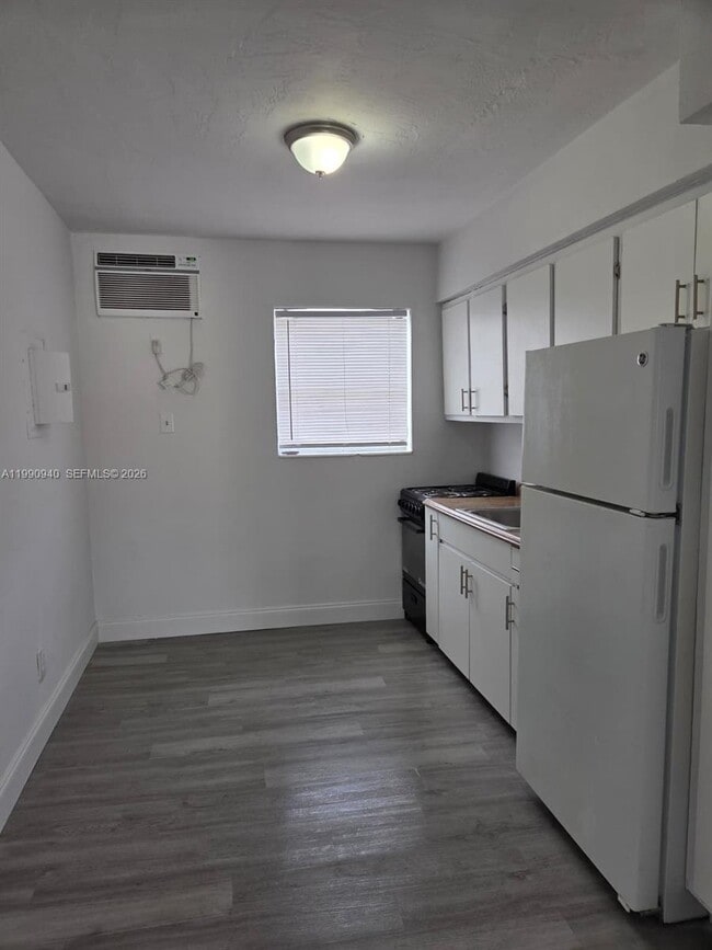 Building Photo - 1628 SW 7th St