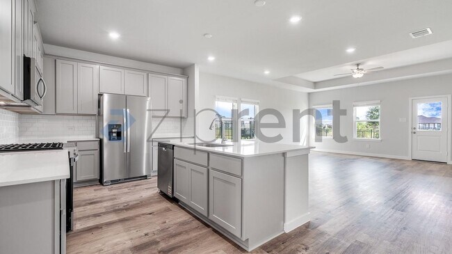 Building Photo - Unit 27327
