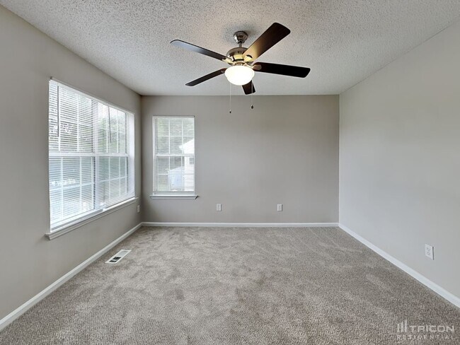 Building Photo - 11136 White Stag Dr