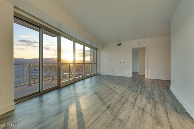 Building Photo - 2700 S Las Vegas Blvd