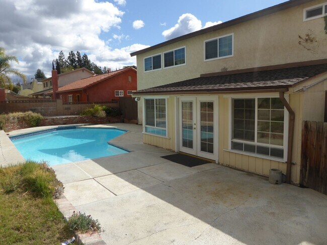 Building Photo - 3 Bedroom Pool Home in Canyon Country!