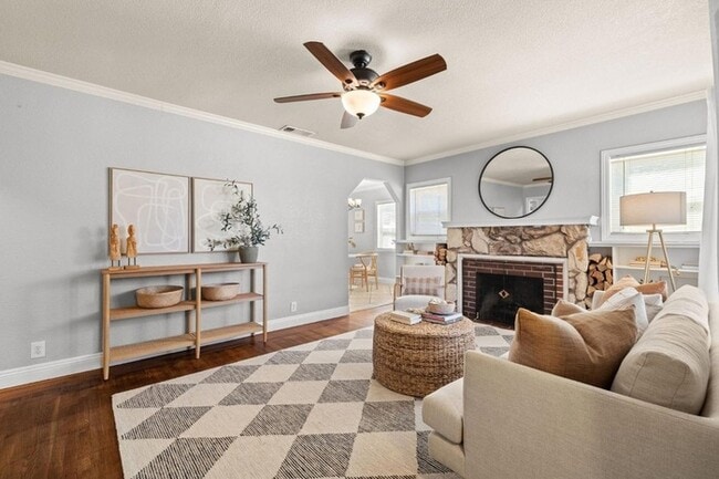 Building Photo - Welcome to this stunning 4-bedroom, 2-bath...