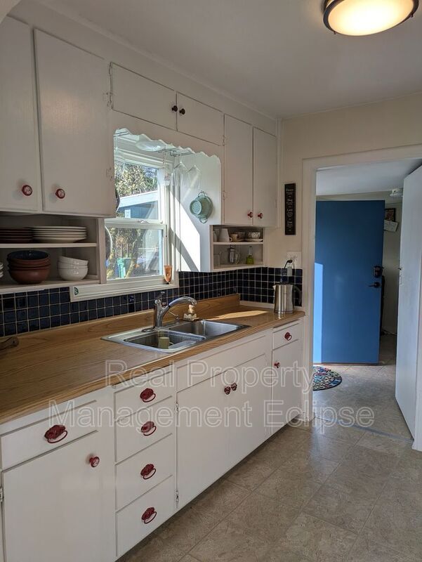 Building Photo - 517 N 97th St