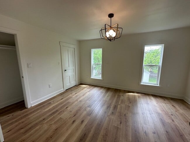 Building Photo - Discover the perfect blend of comfort, con...