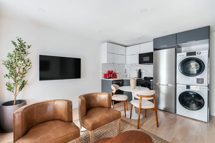 Building Photo - 335 E 22nd St