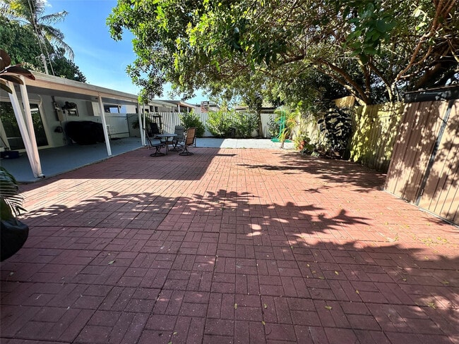 Building Photo - 2300 SW 43rd Terrace