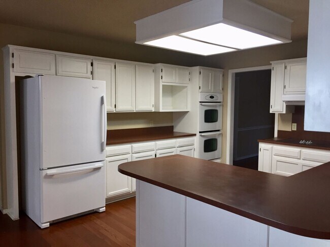 Building Photo - 2315 E Kantz Ln