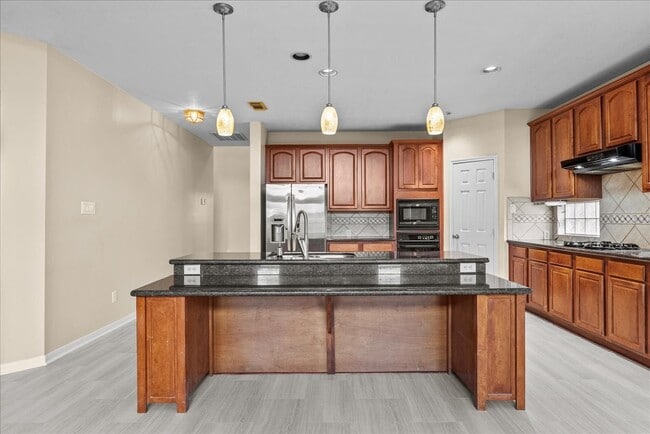Building Photo - 2758 Laguna Pointe Dr
