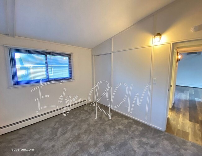 Building Photo - Updated 2 Bedroom, 1 Bath Townhome – Great...