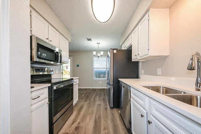 Building Photo - 1101 Twin Cedar Ct