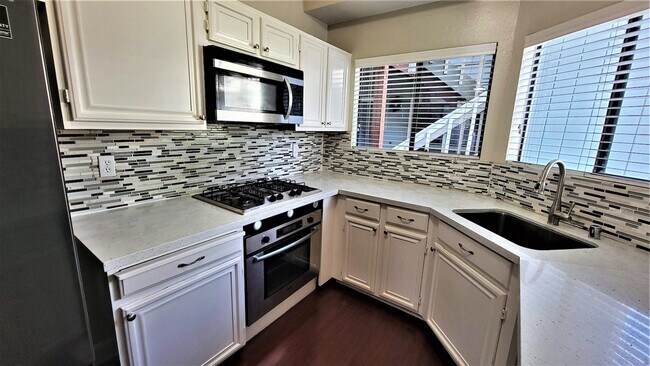 Building Photo - 37168 Meadowbrook Common, Unit 105