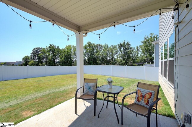 Building Photo - 542 Silverado Ave