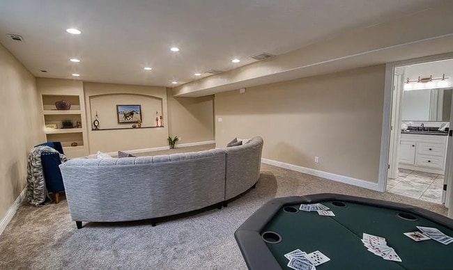 Building Photo - 5 Bed 3 Bath Home in Idaho Falls
