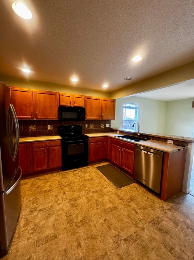 Building Photo - 3 Bedroom Home with Basement in Stetson Hills
