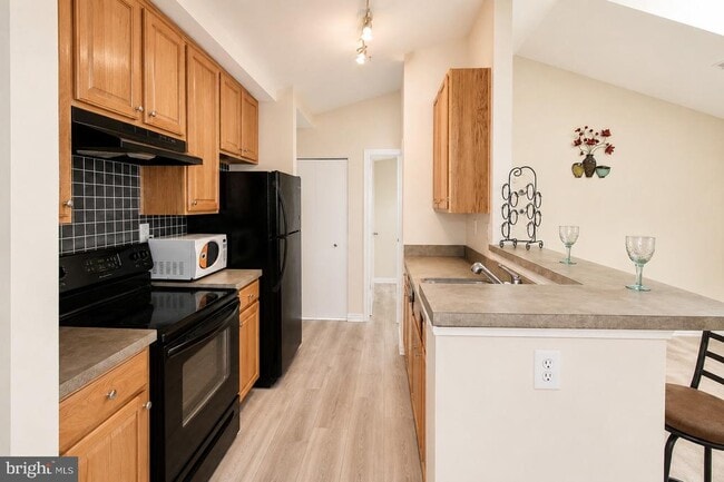 Building Photo - 18501 Fairlight Dr