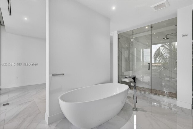 Building Photo - 3750 Yacht Club Dr