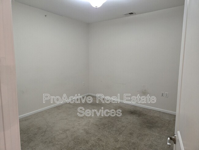 Building Photo - 2424 Chancery Ln