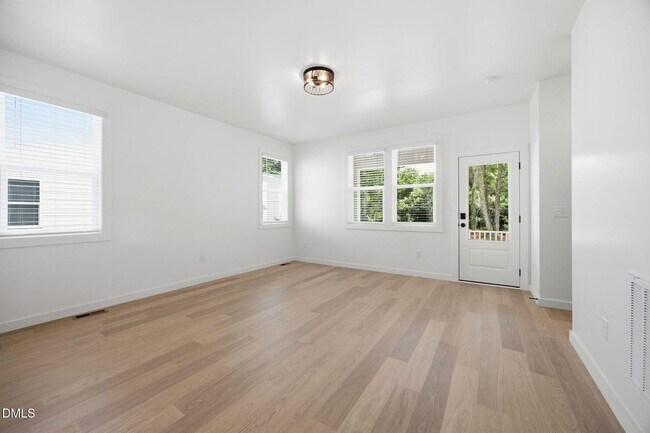 Building Photo - 2815 Wilcox Pl