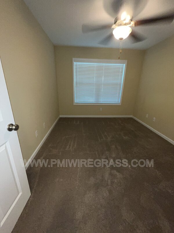 Building Photo - 214 Winterberry Way
