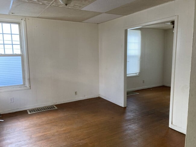 Building Photo - 6 Harvard St