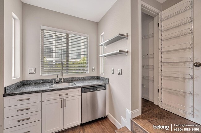 Building Photo - 167 Shipley St