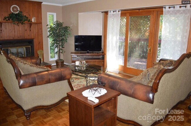 Building Photo - 4167 Greenview Ct