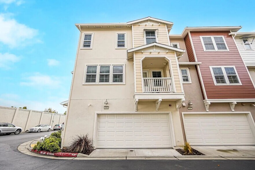 Building Photo - 2502 Jetty Dr