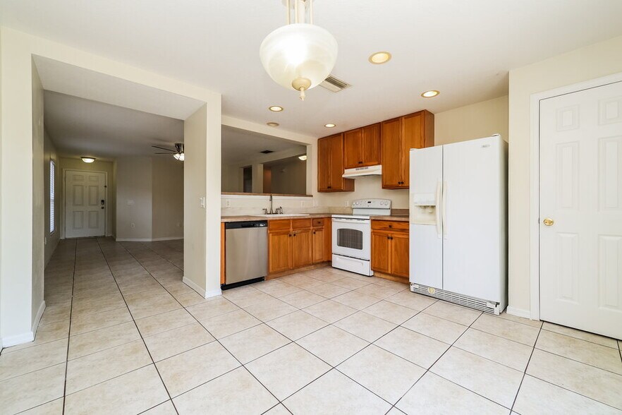 Building Photo - 11805 Prickly Pear Way
