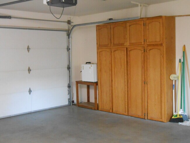 Building Photo - 62677 Hawkview Road