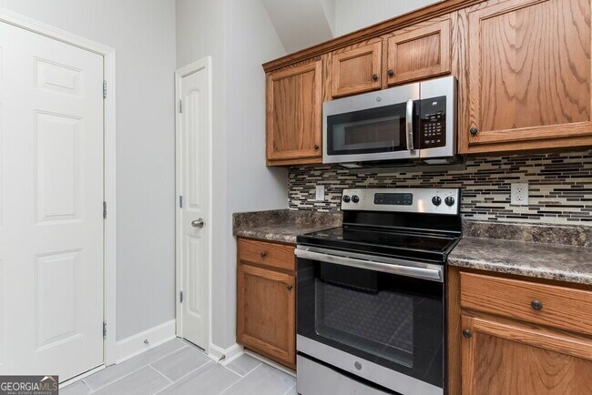 Building Photo - 13 Wyndham Ct