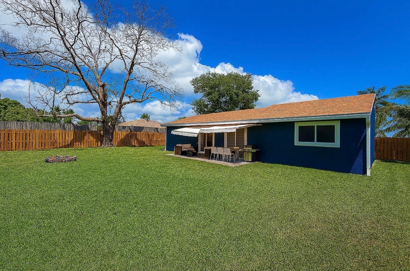 Building Photo - 2055 SE West Dunbrooke Cir