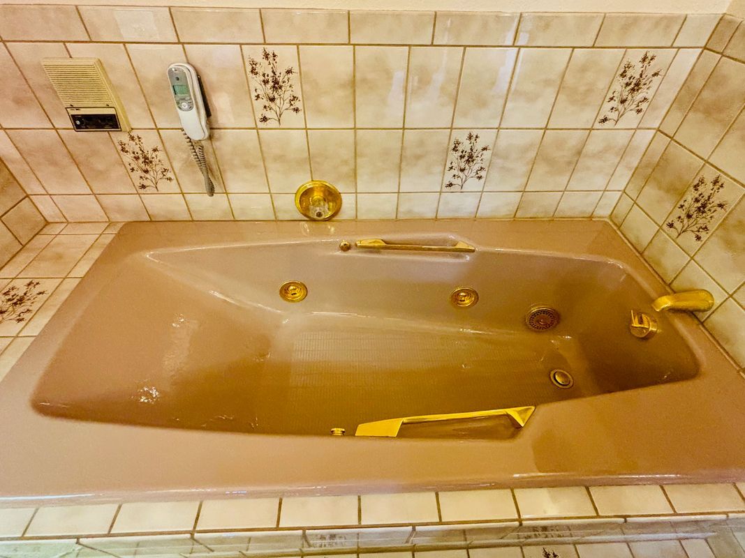 Building Photo - 527 Westlake Dr