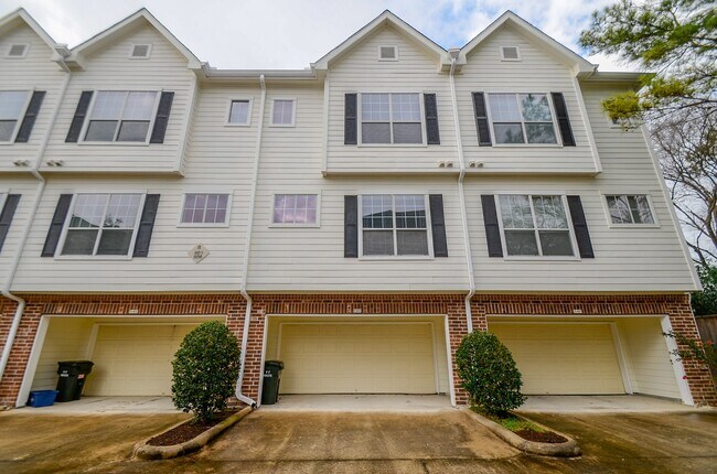 Building Photo - 9200 Westheimer Rd