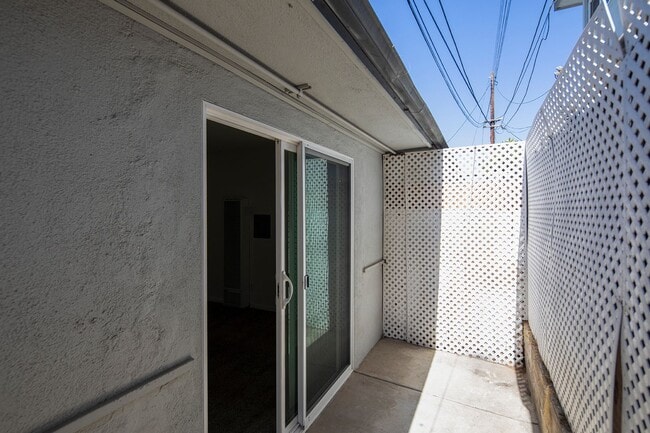 Building Photo - *OPEN HOUSE: 10/31 10AM-12PM* Junior 1 BR ...