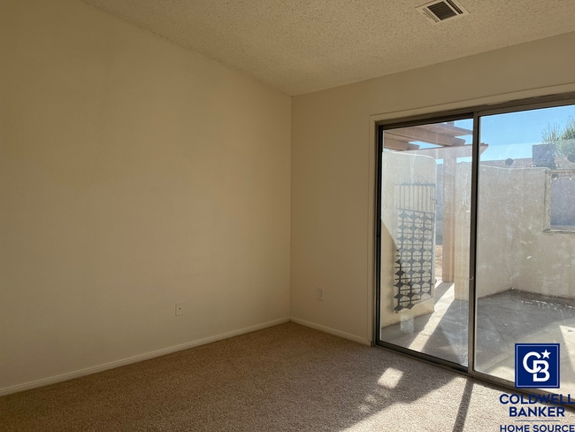 Building Photo - 4 Bedrooms 2 Bathroom home available in Victorville!!