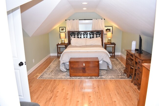 Building Photo - Coming soon - Charming North End Craftsman Near Proctor District!